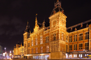 Amsterdam nacht spotlight Centraal Station Amsterdambynight