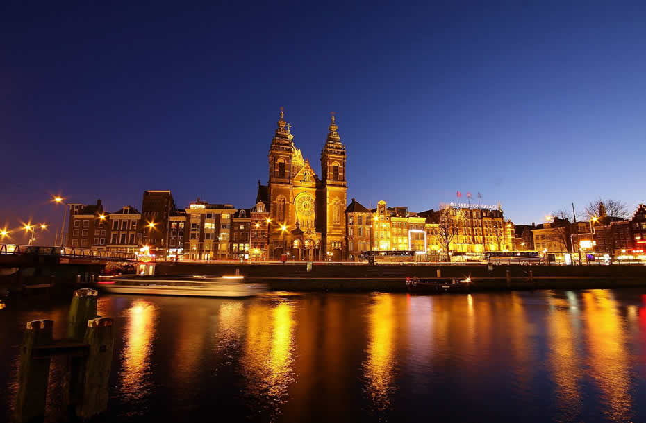 Amsterdam Night Saint Nicholas basilica amsterdambynight